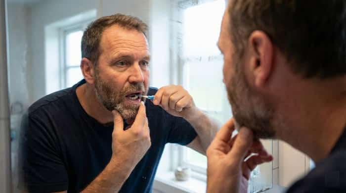 مراقبت از ایمپلنت دندان؛ از روز جراحی تا سال‌های بعد